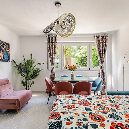 Stylish 3 Flat At Fr-de-ch Border With Garage Appartamento *
