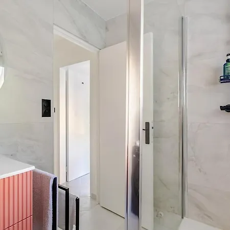 Stylish 3 Flat At Fr-de-ch Border With Garage *