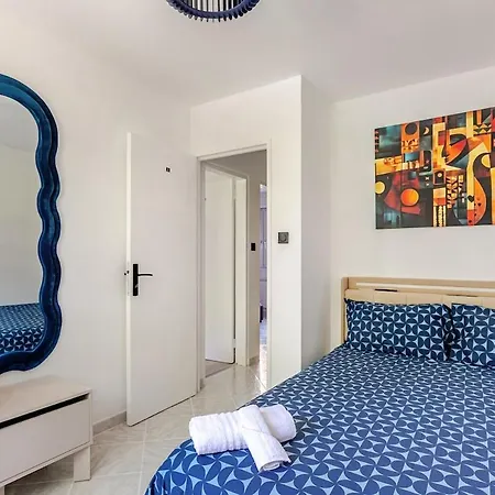 Stylish 3 Flat At Fr-de-ch Border With Garage