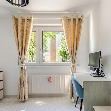 Stylish 3 Flat At Fr-de-ch Border With Garage
